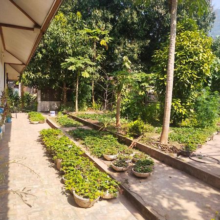 Sunset Bungalows & Gh Muang Ngoi 외부 사진