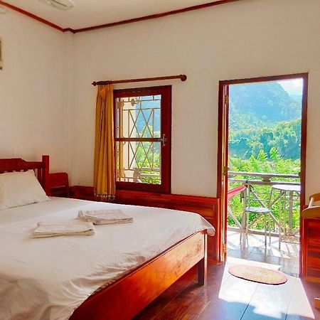 Sunset Bungalows & Gh Muang Ngoi 외부 사진