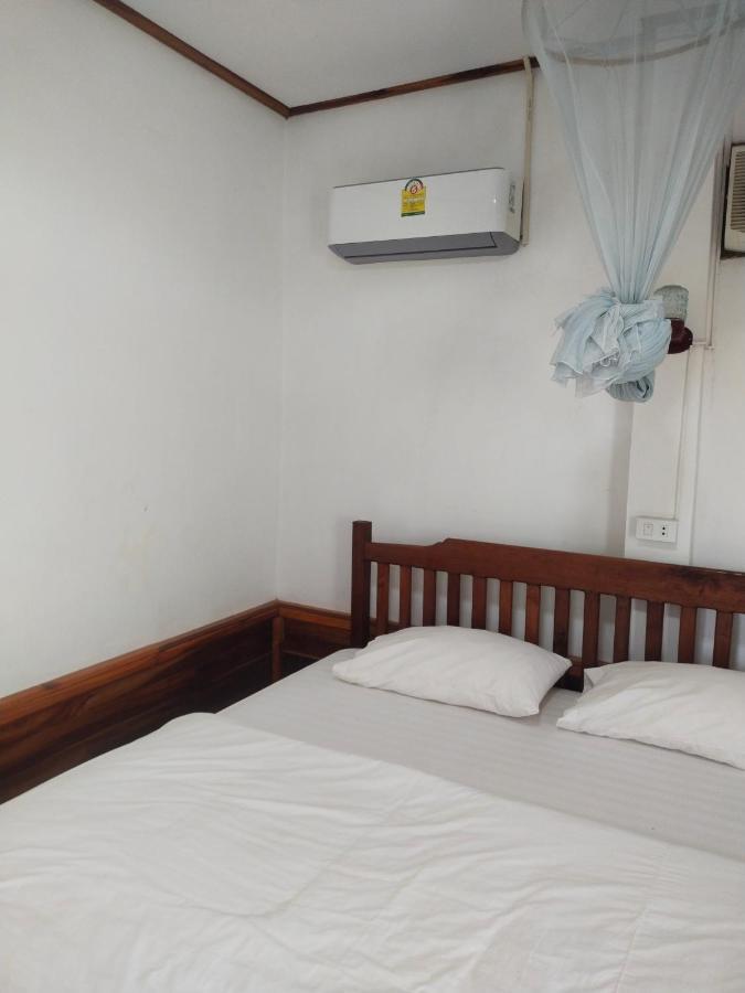 Sunset Bungalows & Gh Muang Ngoi 외부 사진