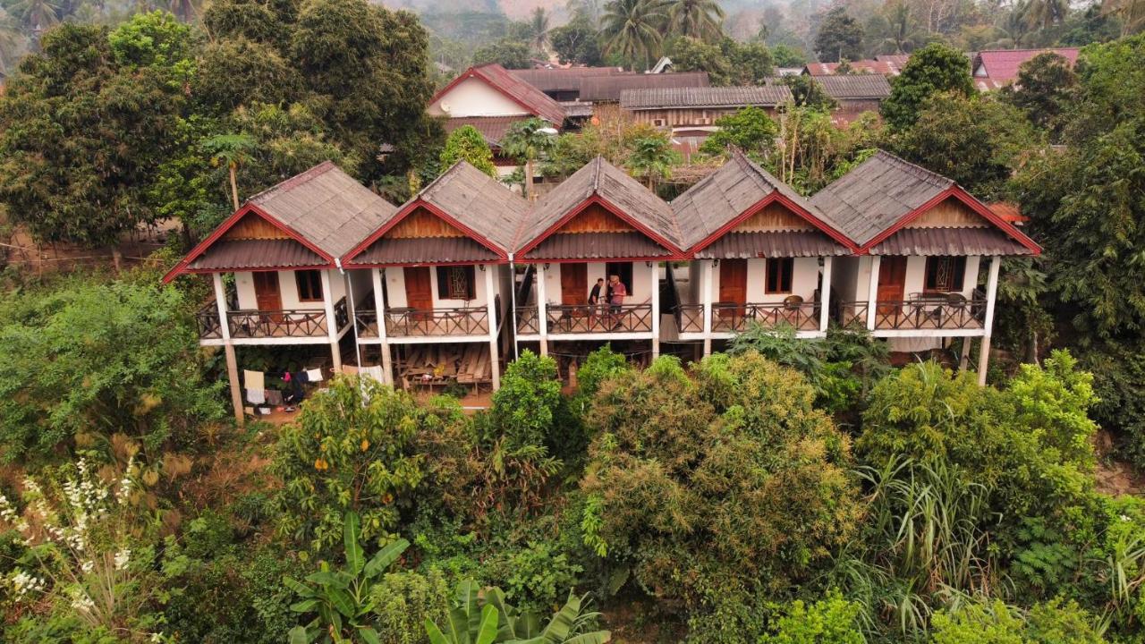 Sunset Bungalows & Gh Muang Ngoi 외부 사진