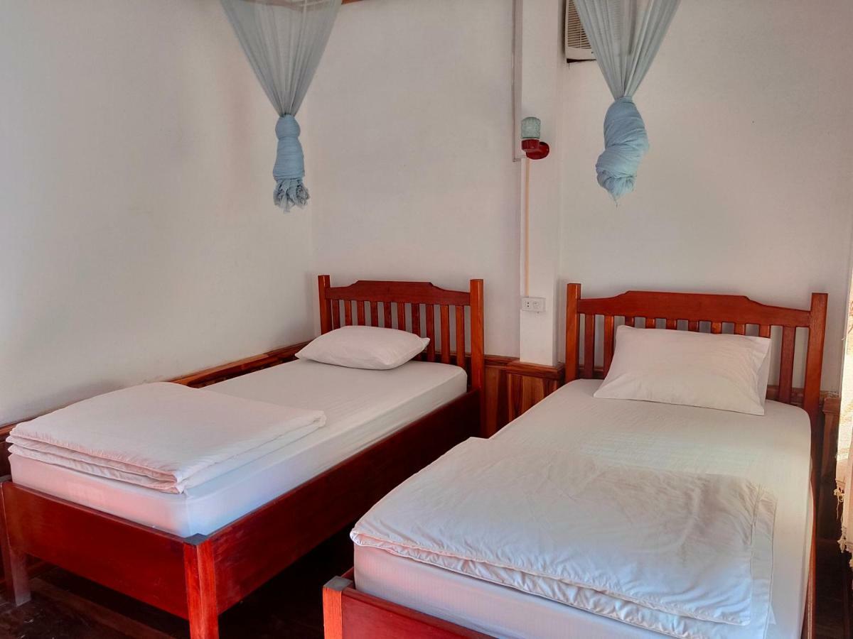 Sunset Bungalows & Gh Muang Ngoi 외부 사진