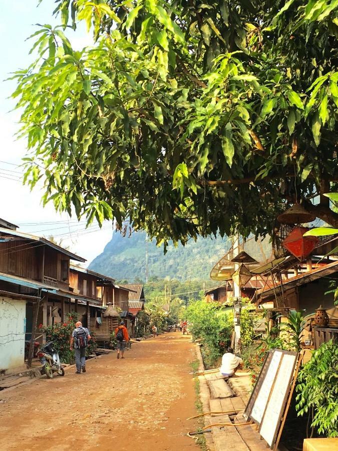 Sunset Bungalows & Gh Muang Ngoi 외부 사진