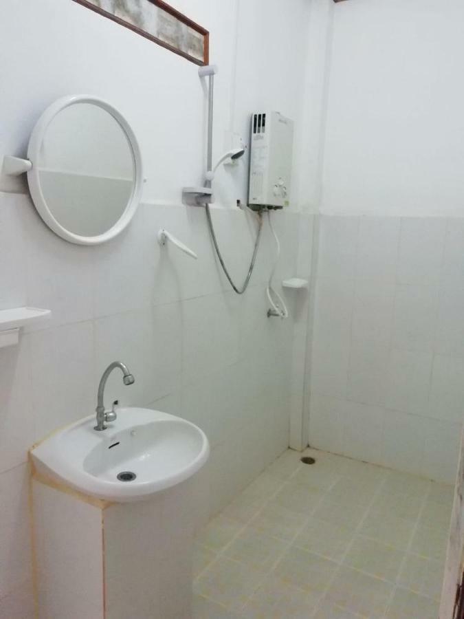 Sunset Bungalows & Gh Muang Ngoi 외부 사진