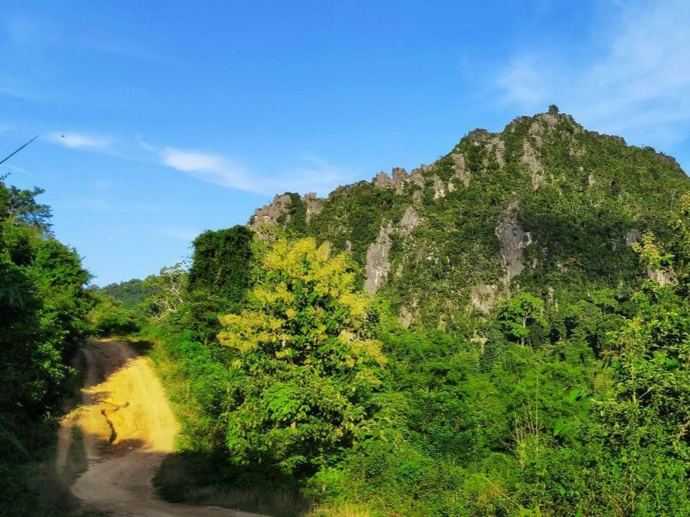 Sunset Bungalows & Gh Muang Ngoi 외부 사진