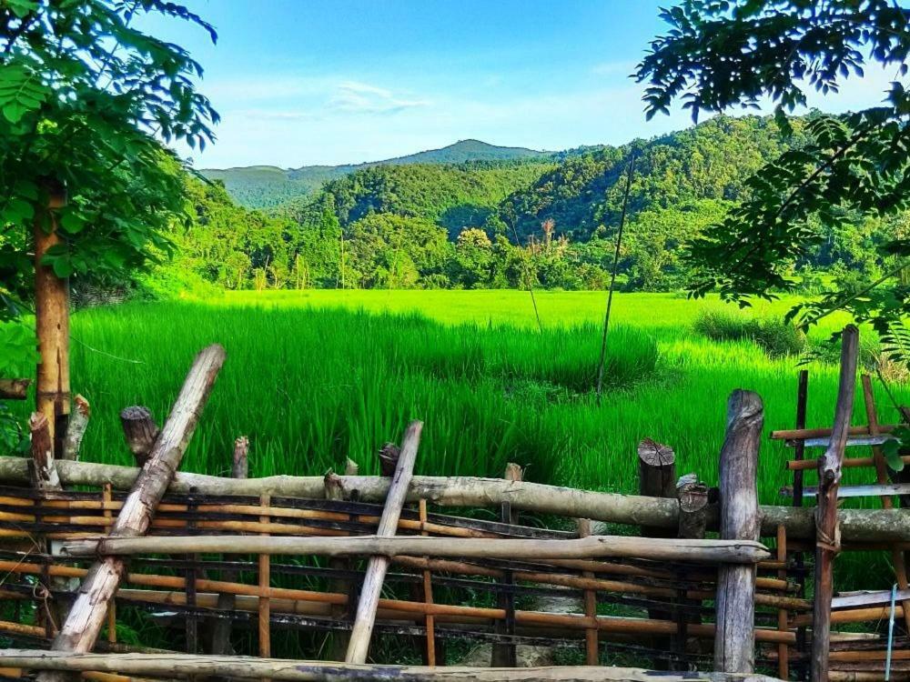 Sunset Bungalows & Gh Muang Ngoi 외부 사진